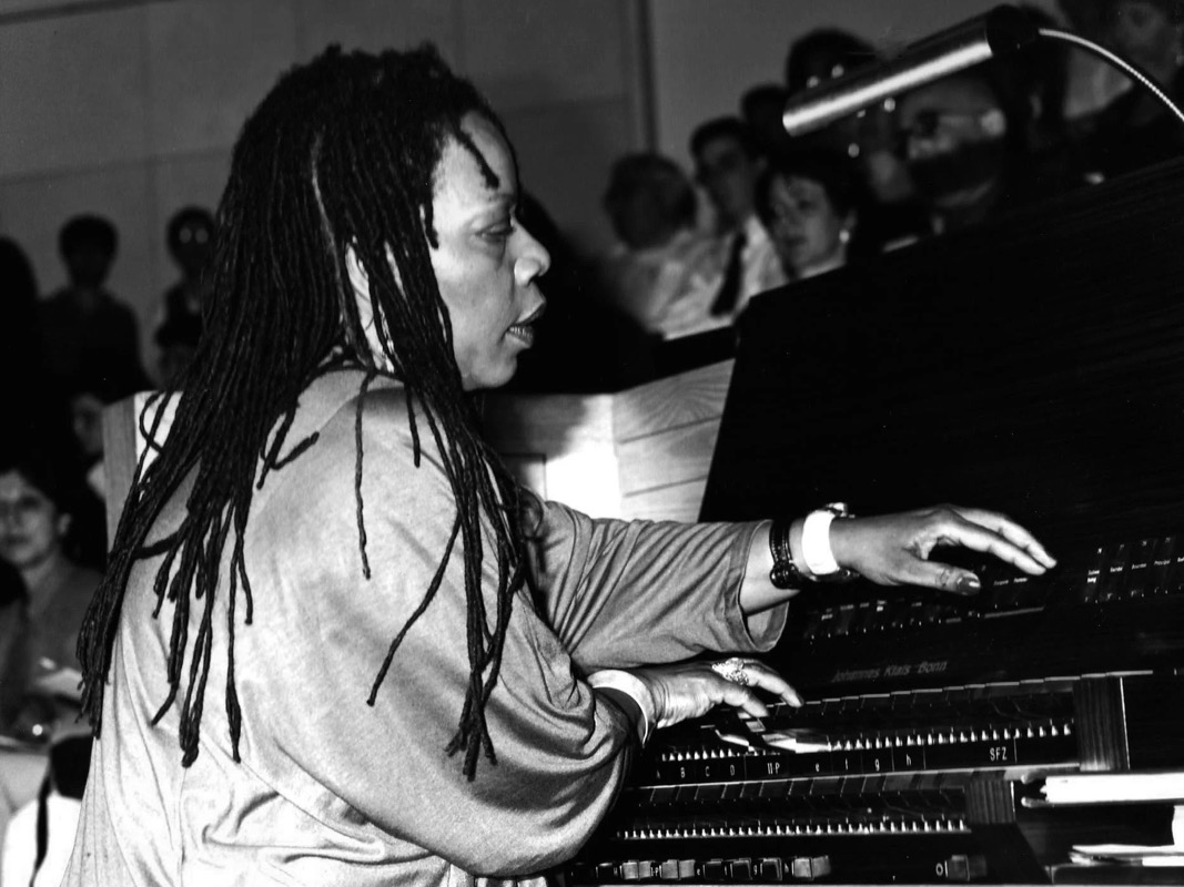 Amina Claudine Myers 演奏 Hammond B-3 管风琴